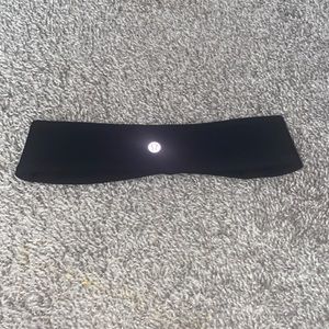 LULULEMON black fly away tamer headband